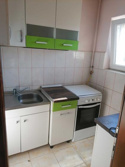 Garsonieră decomandată în Central