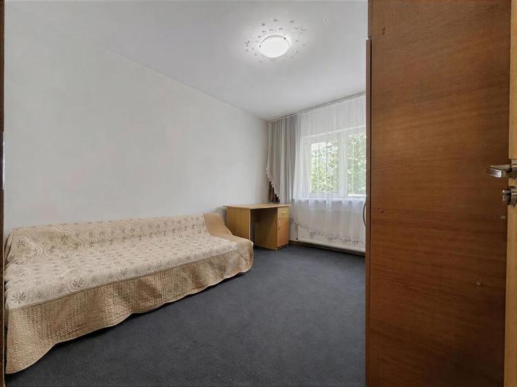 Apartament cu 3 camere decomandat, mobilat în Bartolomeu