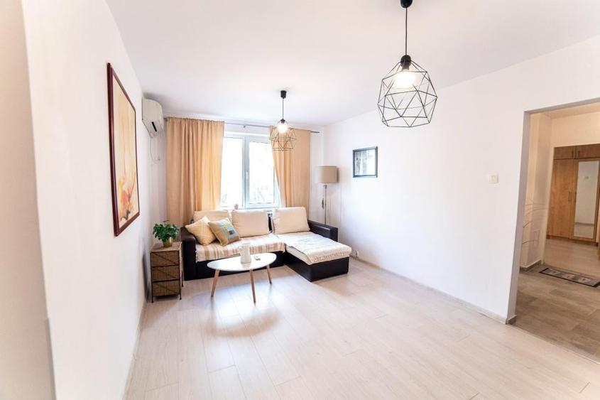 Apartament cu 3 camere decomandat, mobilat în Crângași