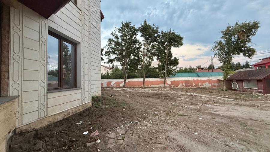 Casă individuală cu 10 camere cu Teren 2500 Mp în Pipera