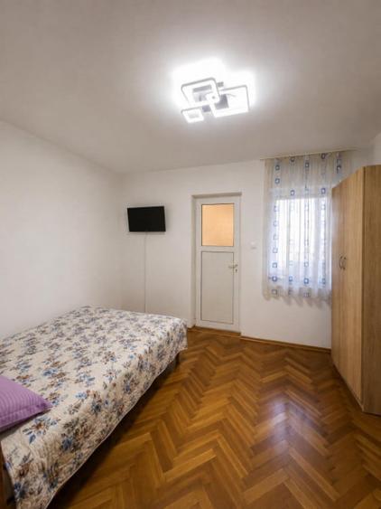Apartament cu 3 camere semidecomandat în Central
