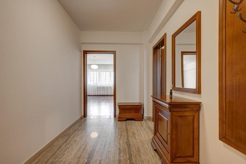 Apartament cu 4 camere în Polonă