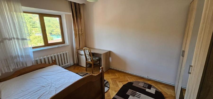Apartament cu 4 camere decomandat în Gară
