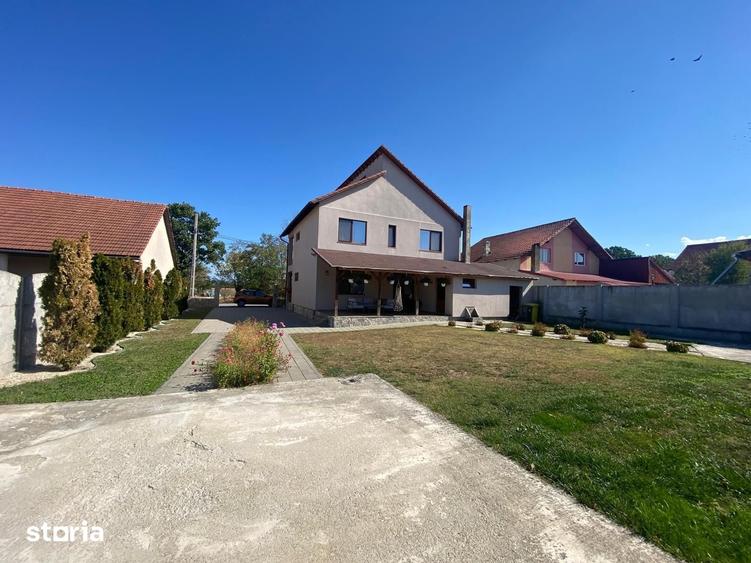 Casă cu 5 camere cu Teren 580 Mp în Central