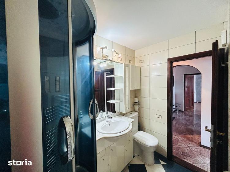 Apartament cu 3 camere decomandat în Lazaret