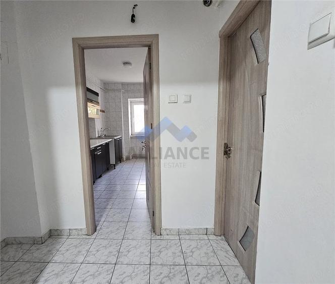 Apartament cu 3 camere decomandat în Filiași