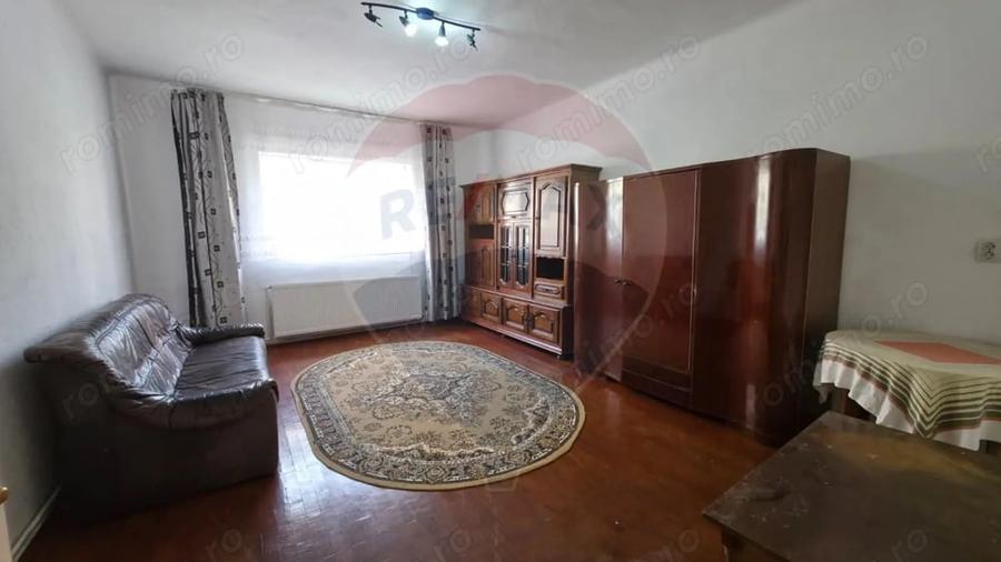 Garsonieră decomandată în Central