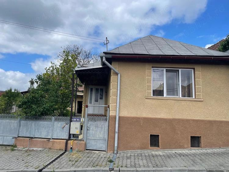 Casă cu 3 camere cu Teren 900 Mp în Central