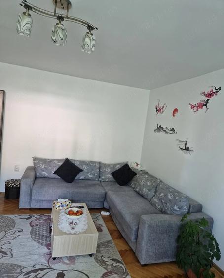Apartament cu 3 camere semidecomandat în Central
