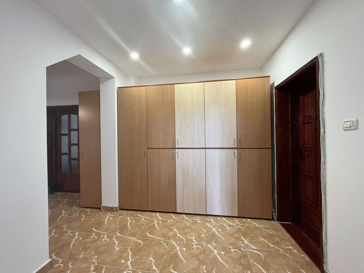 Apartament cu 3 camere decomandat, mobilat în Central