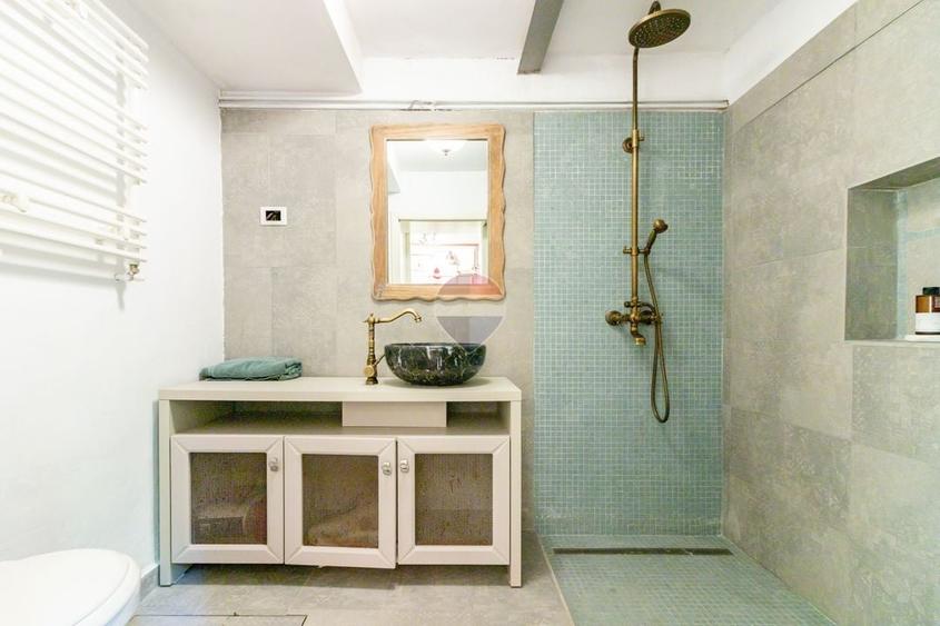 Apartament cu 4 camere semidecomandat, mobilat în Turda
