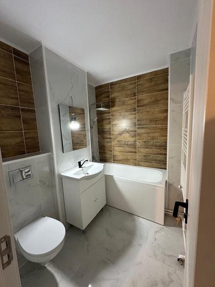 Apartament cu 4 camere decomandat în Dacia