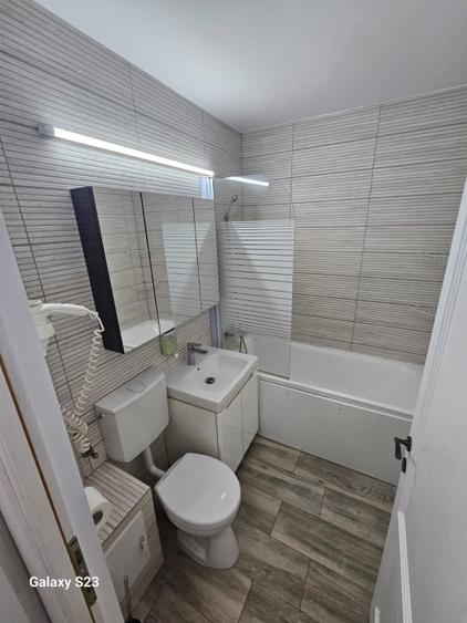 Apartament cu 3 camere decomandat, mobilat în Tomis II