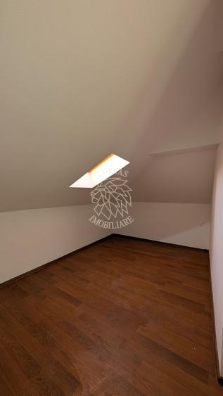 Apartament cu 5 camere semidecomandat în Decebal