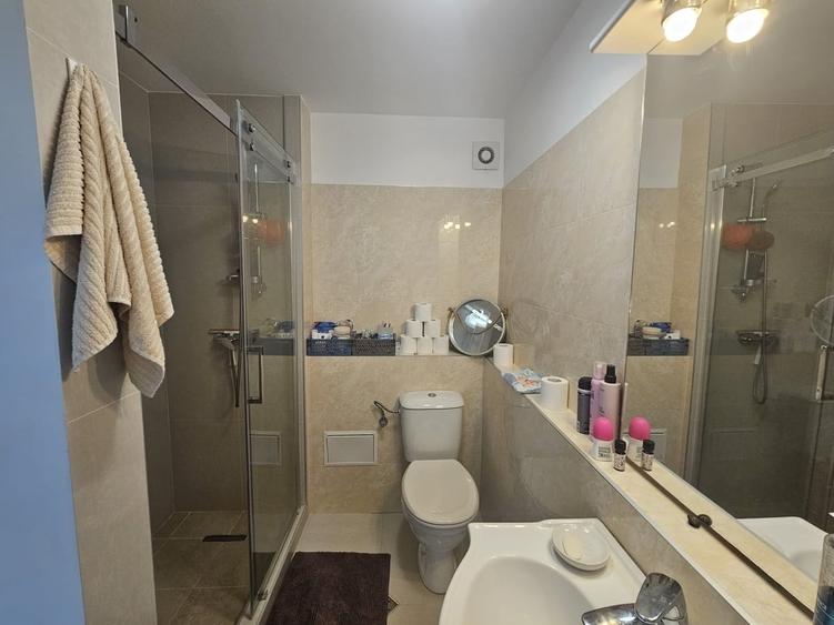 Apartament cu 4 camere decomandat în Berceni