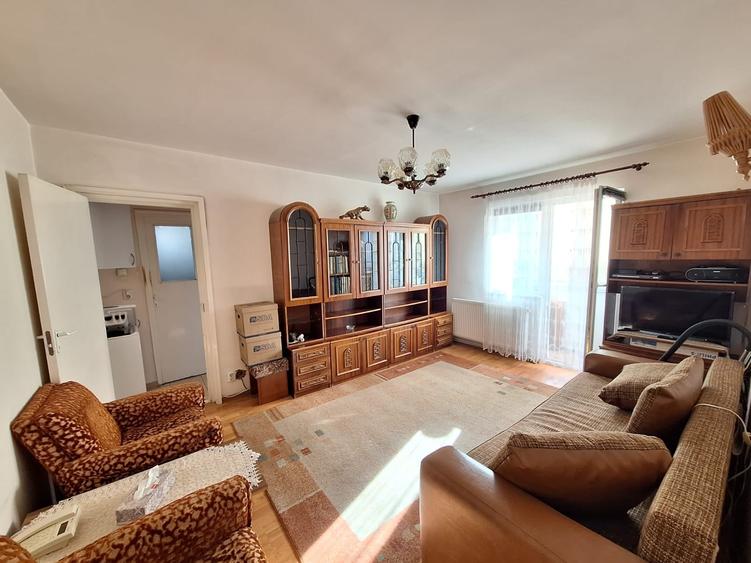 Apartament cu 3 camere decomandat în Vasile Aaron