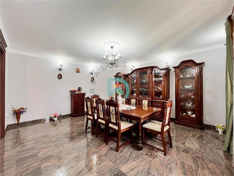 Casă individuală cu 7 camere cu Canalizare în Lupeni
