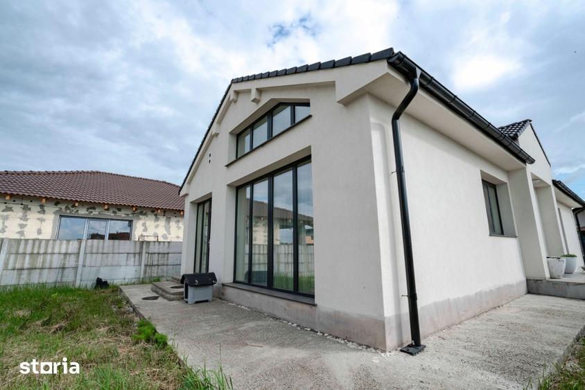Casă cu 4 camere cu Teren 487 Mp în Sânmartin