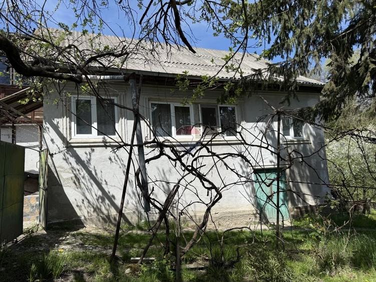 Casă individuală cu 5 camere cu Teren 3056 Mp în Exterior Sud
