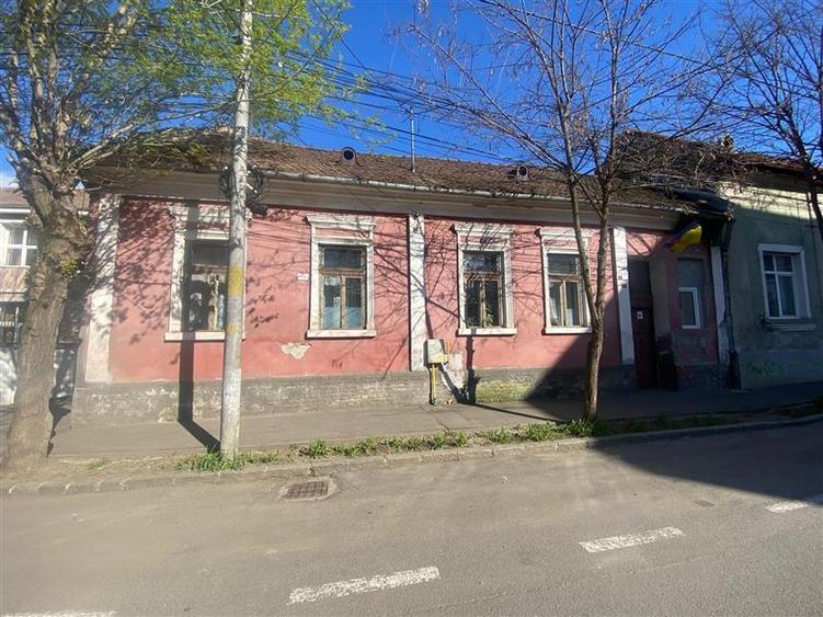Casă cu 3 camere cu Teren 242 Mp în Central