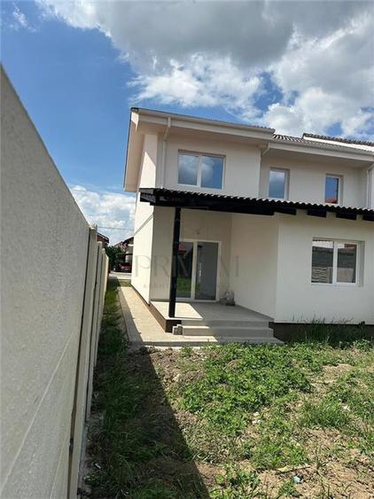 Duplex cu 4 camere cu Canalizare în Moșnița Nouă