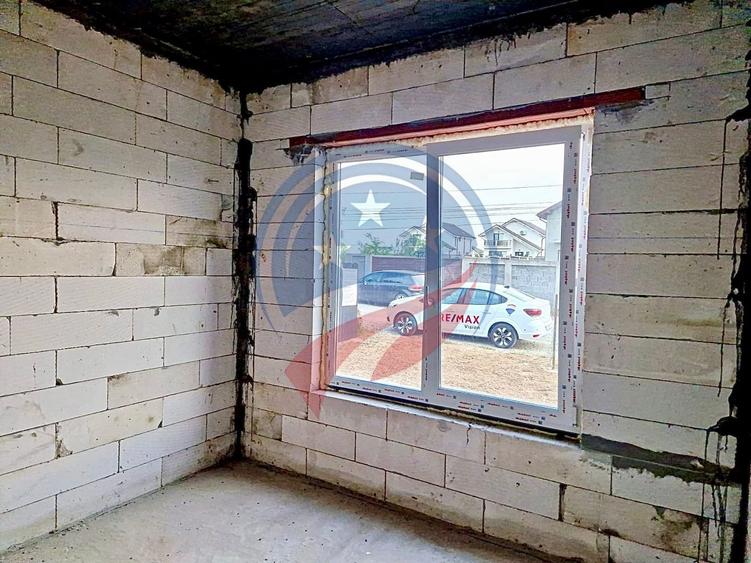 Casă individuală cu 10 camere cu Canalizare în Malu Mare