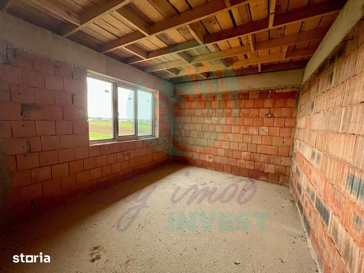 Casă cu 5 camere cu Teren 1750 Mp în Vărăști