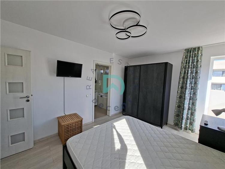 Apartament cu 4 camere decomandat în Tractorul
