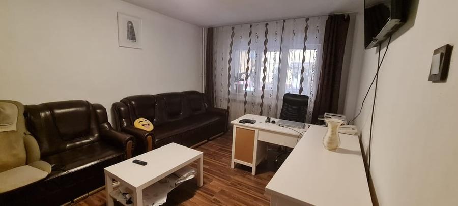 Apartament cu 3 camere decomandat în Gorjului