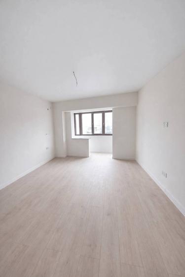 Apartament cu 3 camere decomandat în Piața Centrală