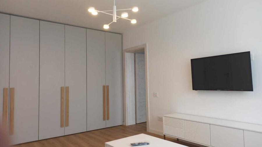Apartament cu 3 camere semidecomandat în Central