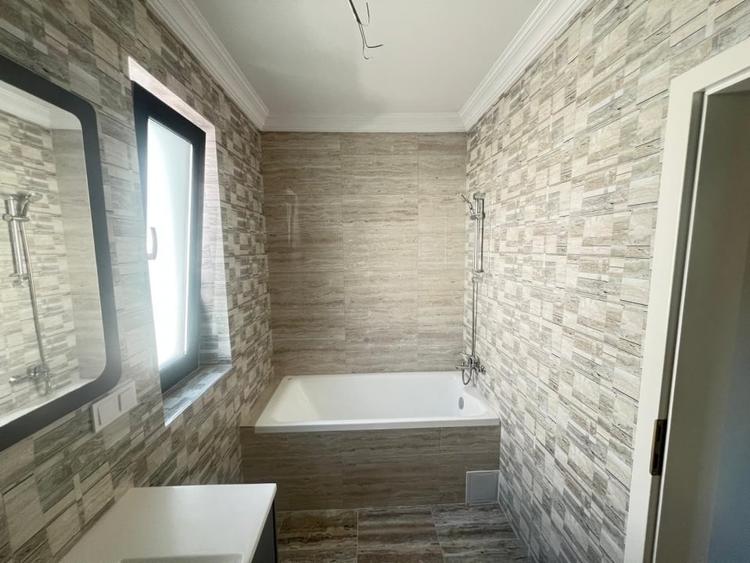 Duplex cu 3 camere cu Canalizare în Sânpetru