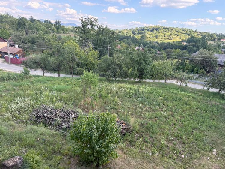 Casă cu 4 camere în Șișești