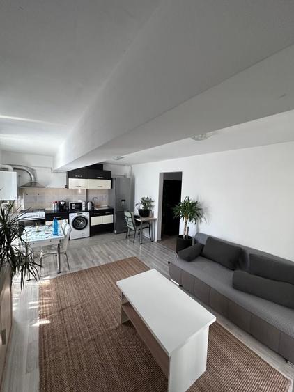 Apartament cu 2 camere semidecomandat în Berceni