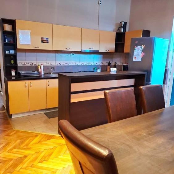 Casă individuală cu 5 camere cu Canalizare în Central
