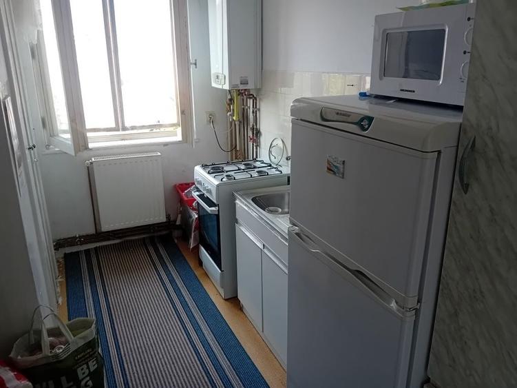 Apartament cu 3 camere semidecomandat în Central