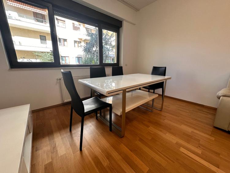 Apartament cu 3 camere semidecomandat în Herăstrău