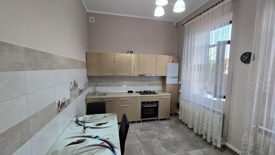 Casă individuală cu 3 camere cu Canalizare în Central