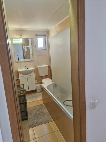 Apartament cu 4 camere semidecomandat în Circumvalațiunii