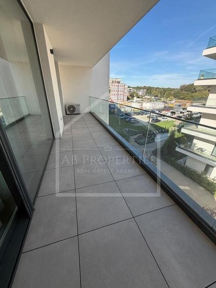 Apartament cu 3 camere decomandat, mobilat în Băneasa
