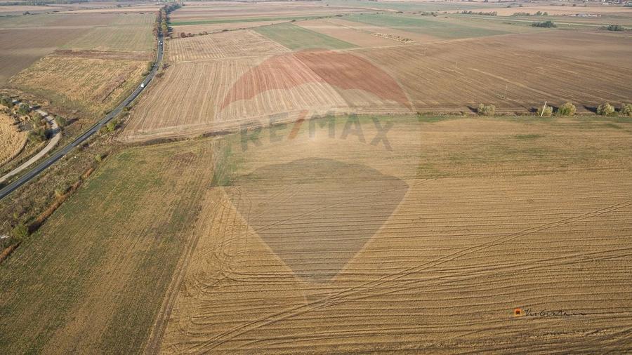 Teren agricol intravilan de 39016 mp, în Exterior Nord
