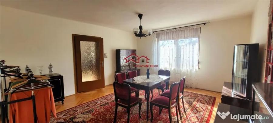 Casă cu 5 camere cu Teren 705 Mp în Central