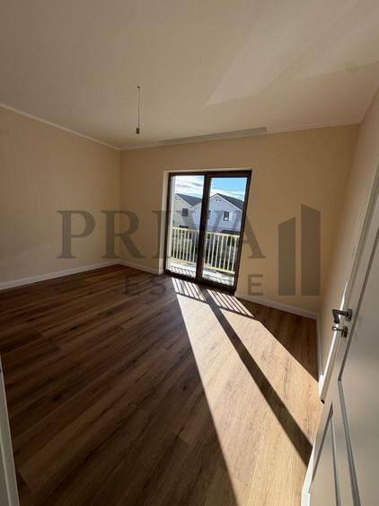 Duplex cu 4 camere cu Canalizare în Giroc