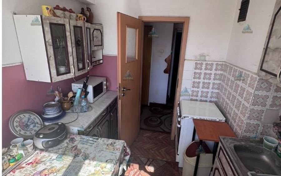 Apartament cu 3 camere semidecomandat în Central