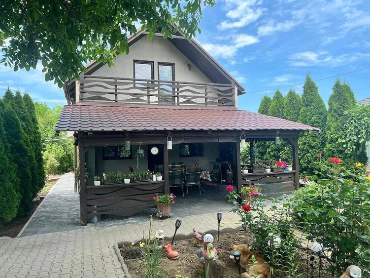 Casă cu Teren 1457 Mp în Traian