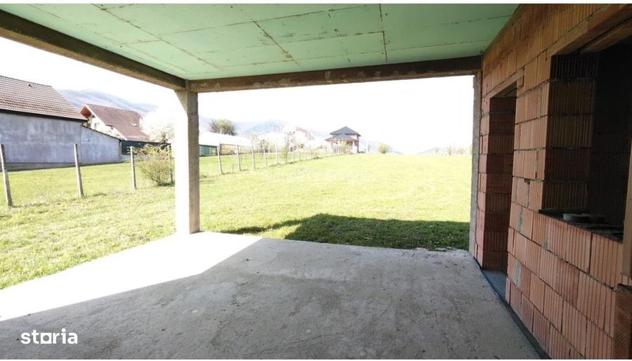 Casa noua singur in curte 160 mp P+E la rosu cu 500 mp teren Poplaca