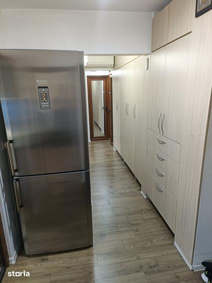 Apartament cu 3 camere decomandat în Micro 16