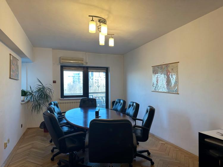 Apartament cu 3 camere decomandat, mobilat în P-ța Unirii