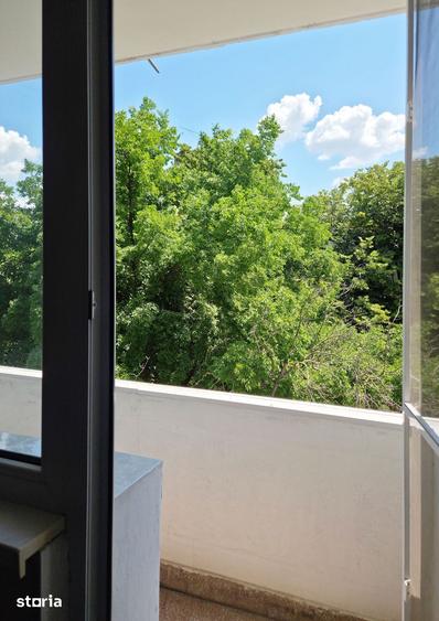 Apartament cu 3 camere semidecomandat în Mazepa 1