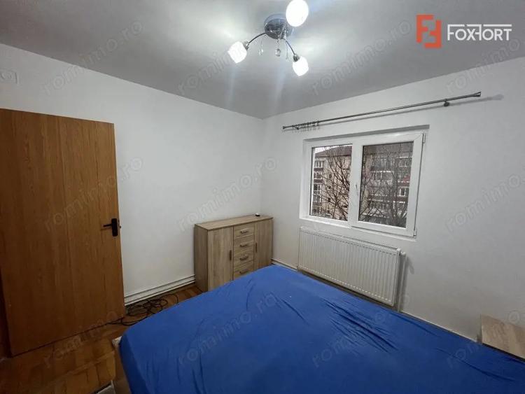 Apartament cu 4 camere semidecomandat, mobilat în Girocului